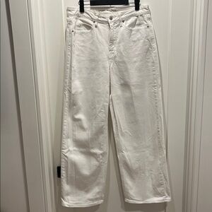 Old Navy Women's White Extra High Rise Wide Leg Jeans. Worn once.